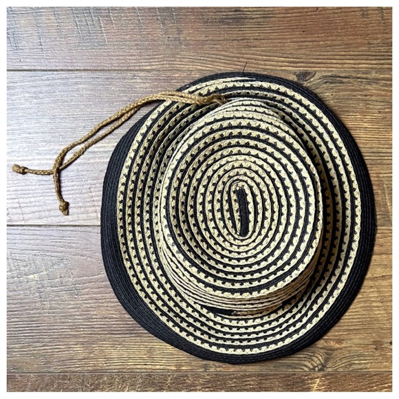 Peter Grimm Woven Bucket Hat - Picture 4 of 10